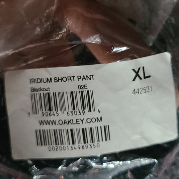 BNWT Oakley iridium shorts xl - Picture 2 of 4